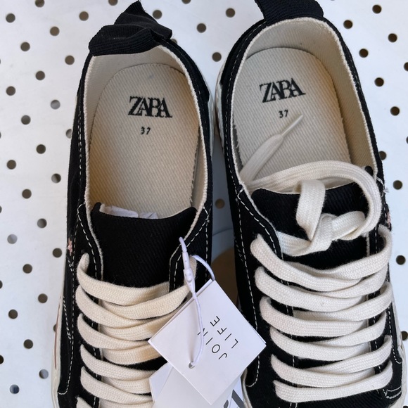 Zara girls black lace up sneakers. - Picture 5 of 7